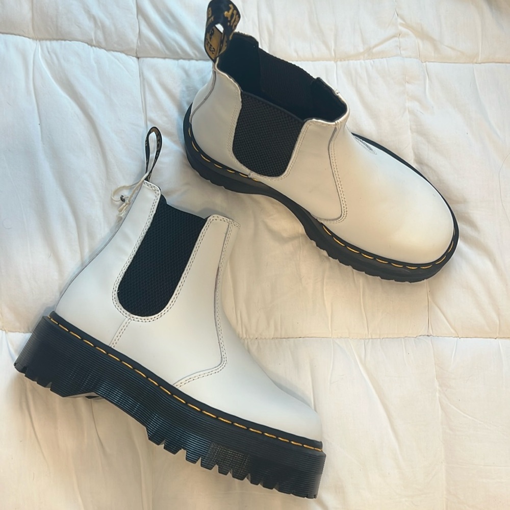 Dr. Martens Unisex 2976 Quad Chelsea Boot
